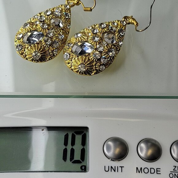 Gold Tone Oval Earrings with embedded Glittering Clear Fashion Crystal Stones - Picture 13 of 13